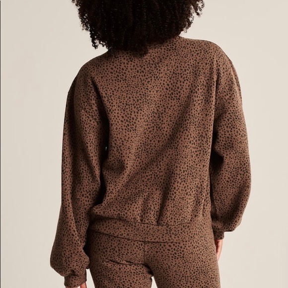 New! Abercrombie & Fitch Turtleneck Sweatshirt - Picture 6 of 8